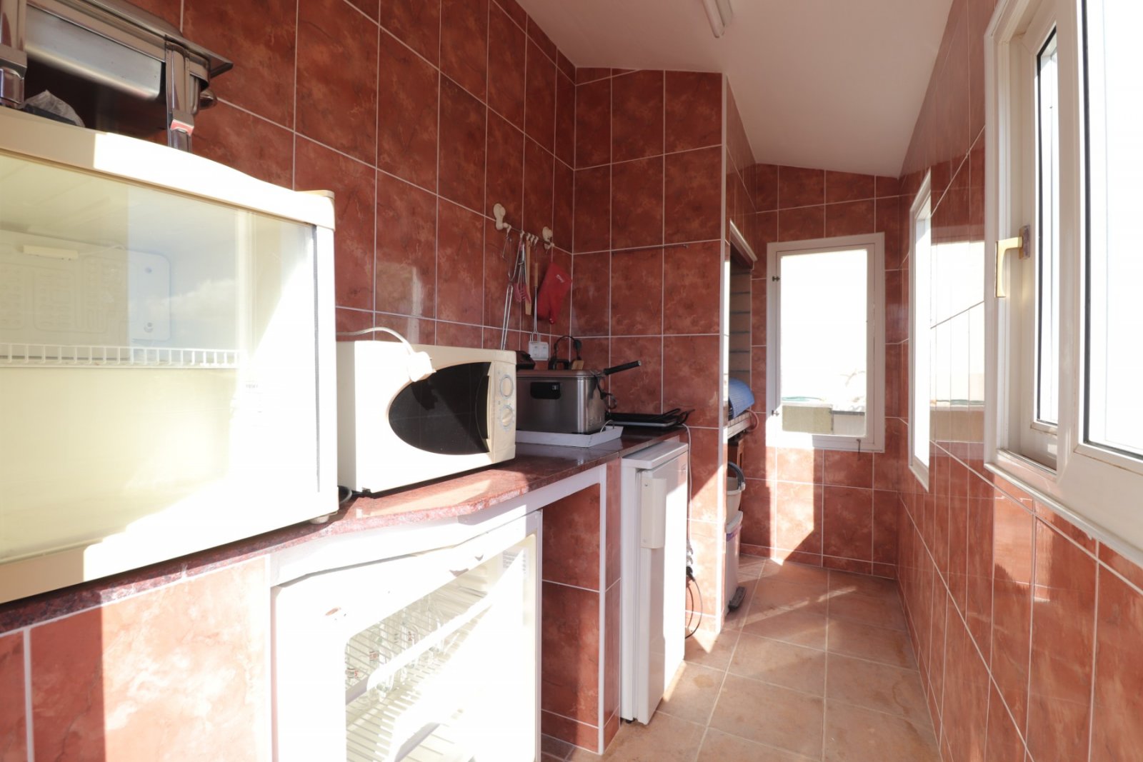 Villa con 6 dormitorios, 4 baños, garaje y piscina privada