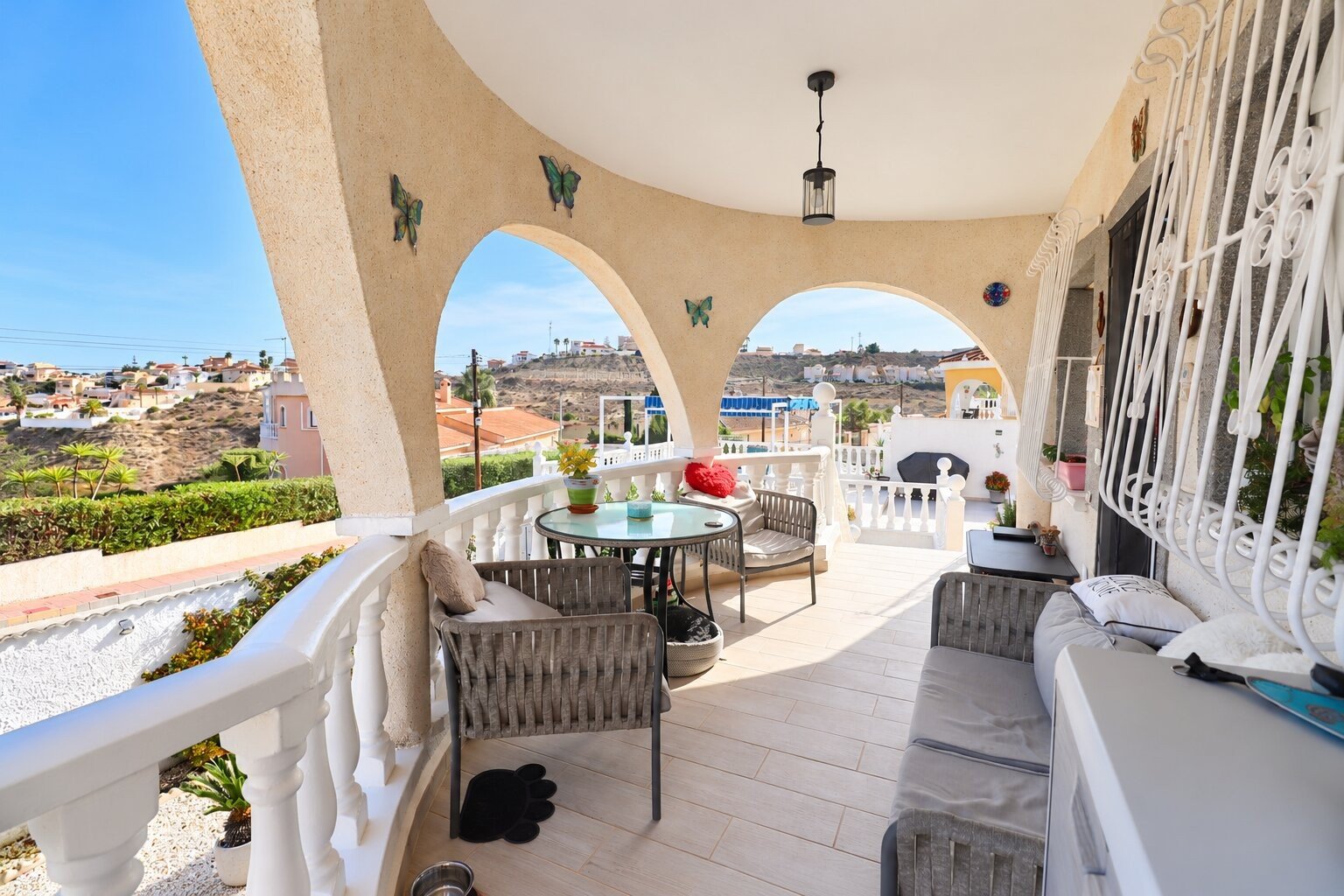 Preciosa villa de 3 dormitorios y 2 baños con plaza de aparcamiento y piscina privada junto al campo de golf La Marquesa