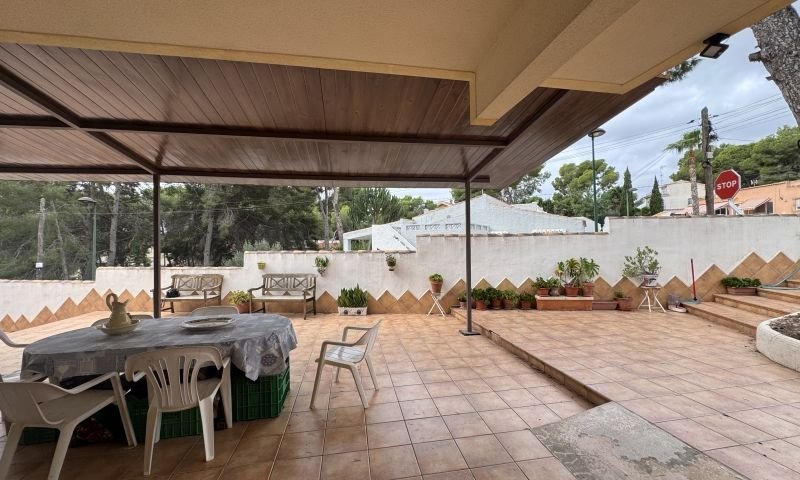 Encantadora villa con vistas al mar en Pinar de Campoverde en una gran parcela rodeada de pinos
