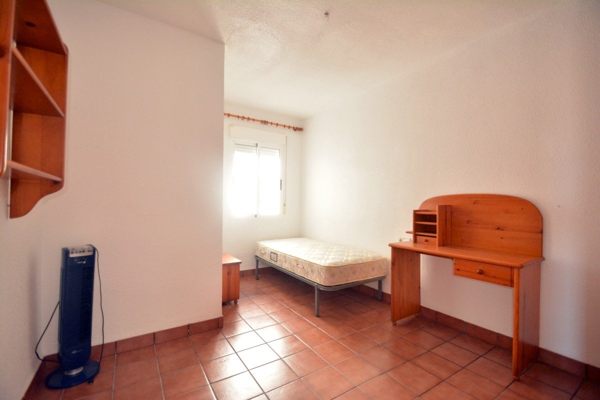 Apartamento de 3 dormitorios y 1 baño con unas impresionantes vistas al mar a solo 200 m de la playa