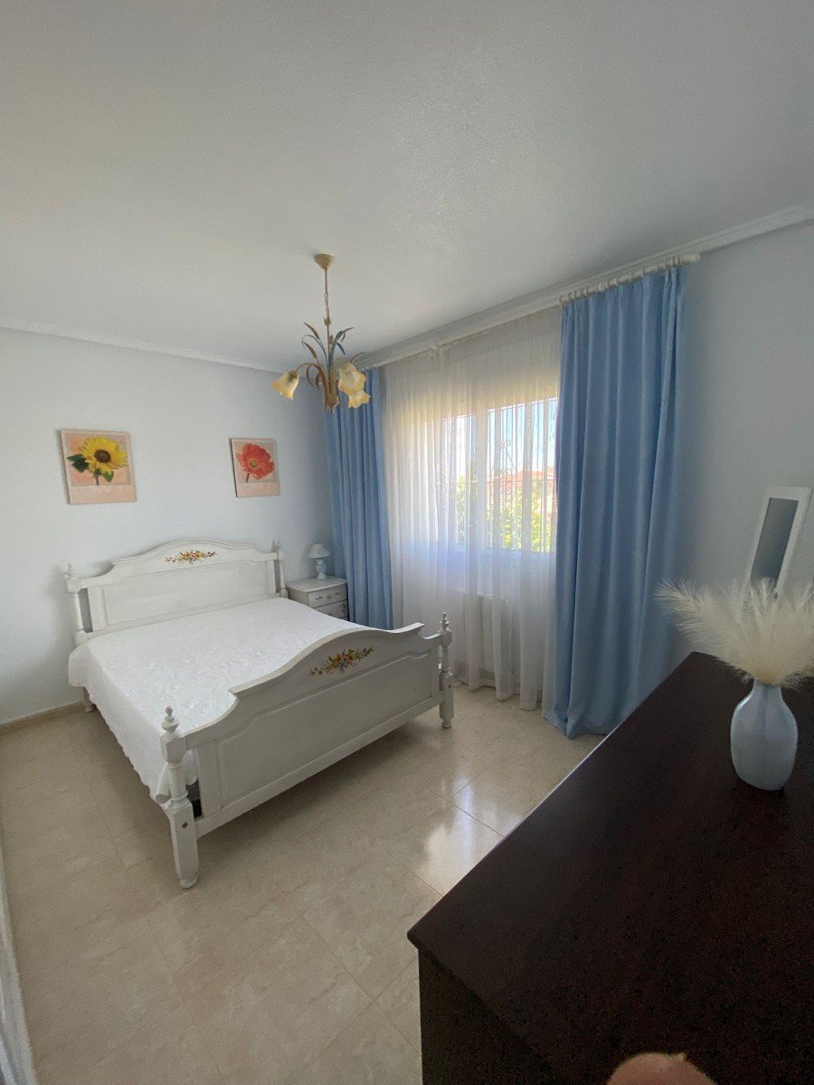 Villa Independiente con Piscina Privada y Solárium en Doña Pepa