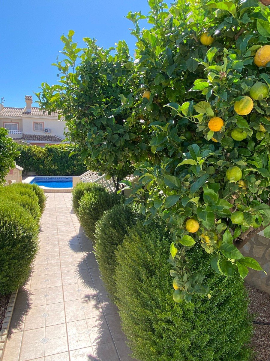 Villa Independiente con Piscina Privada y Solárium en Doña Pepa