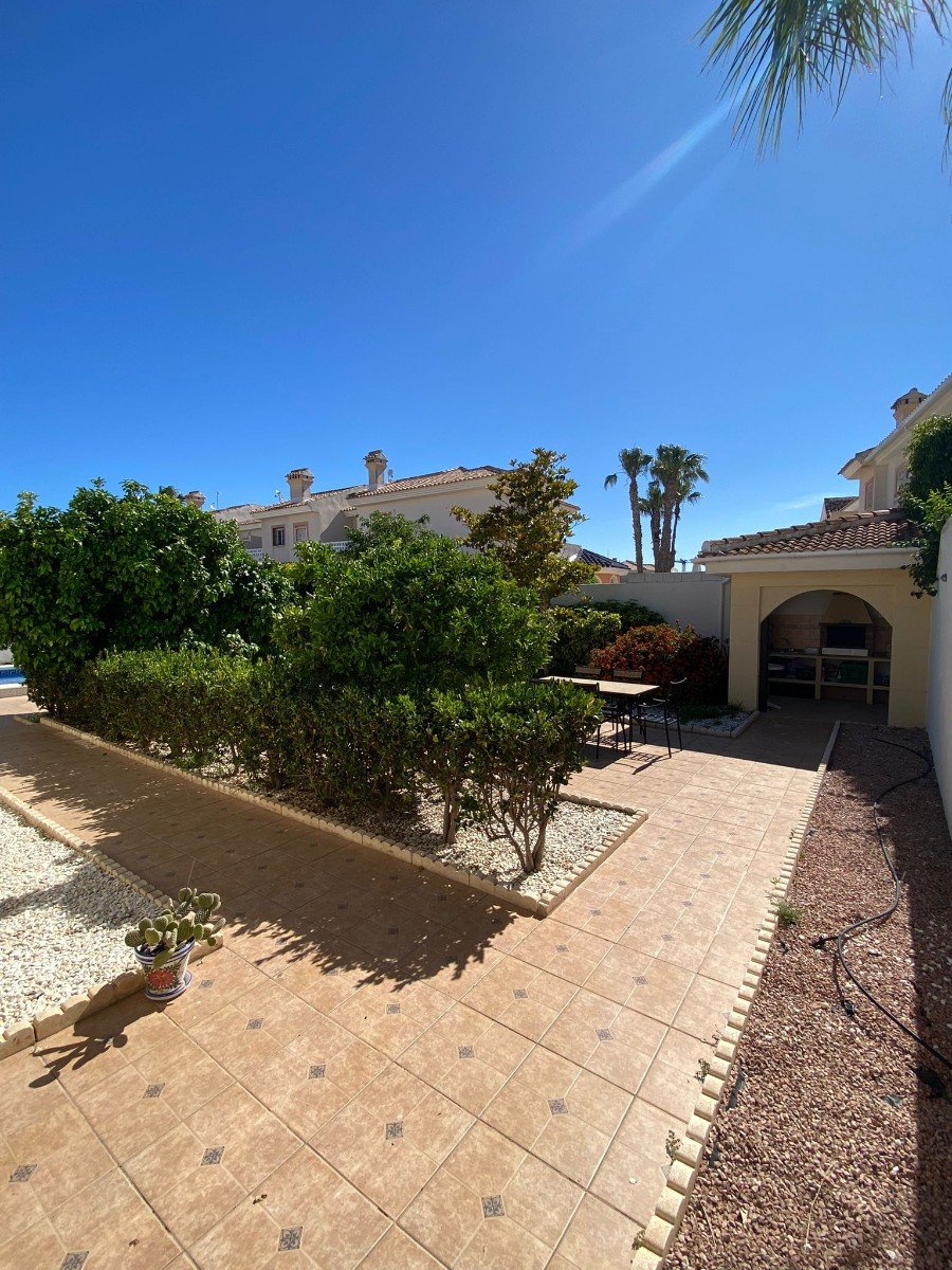 Villa Independiente con Piscina Privada y Solárium en Doña Pepa