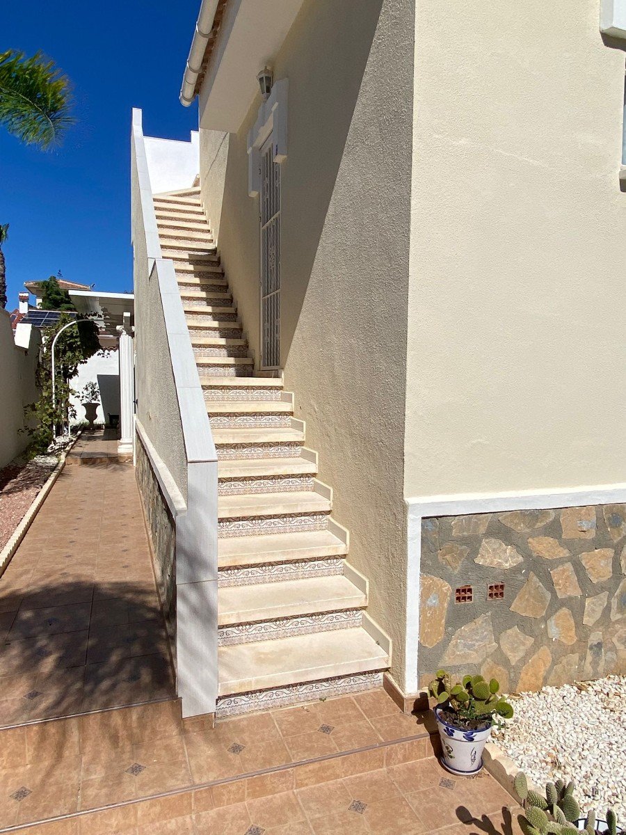 Villa Independiente con Piscina Privada y Solárium en Doña Pepa