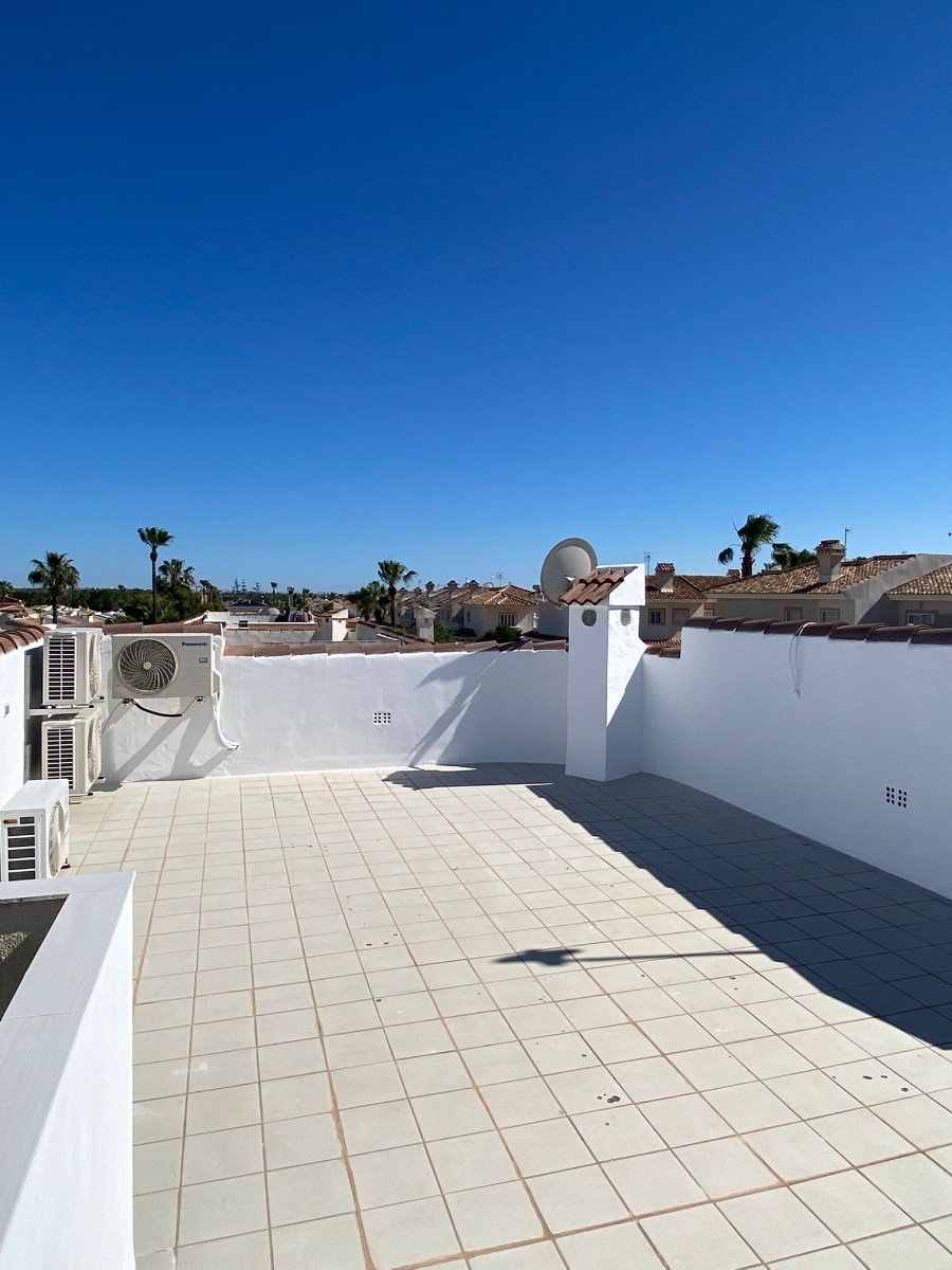 Villa Independiente con Piscina Privada y Solárium en Doña Pepa