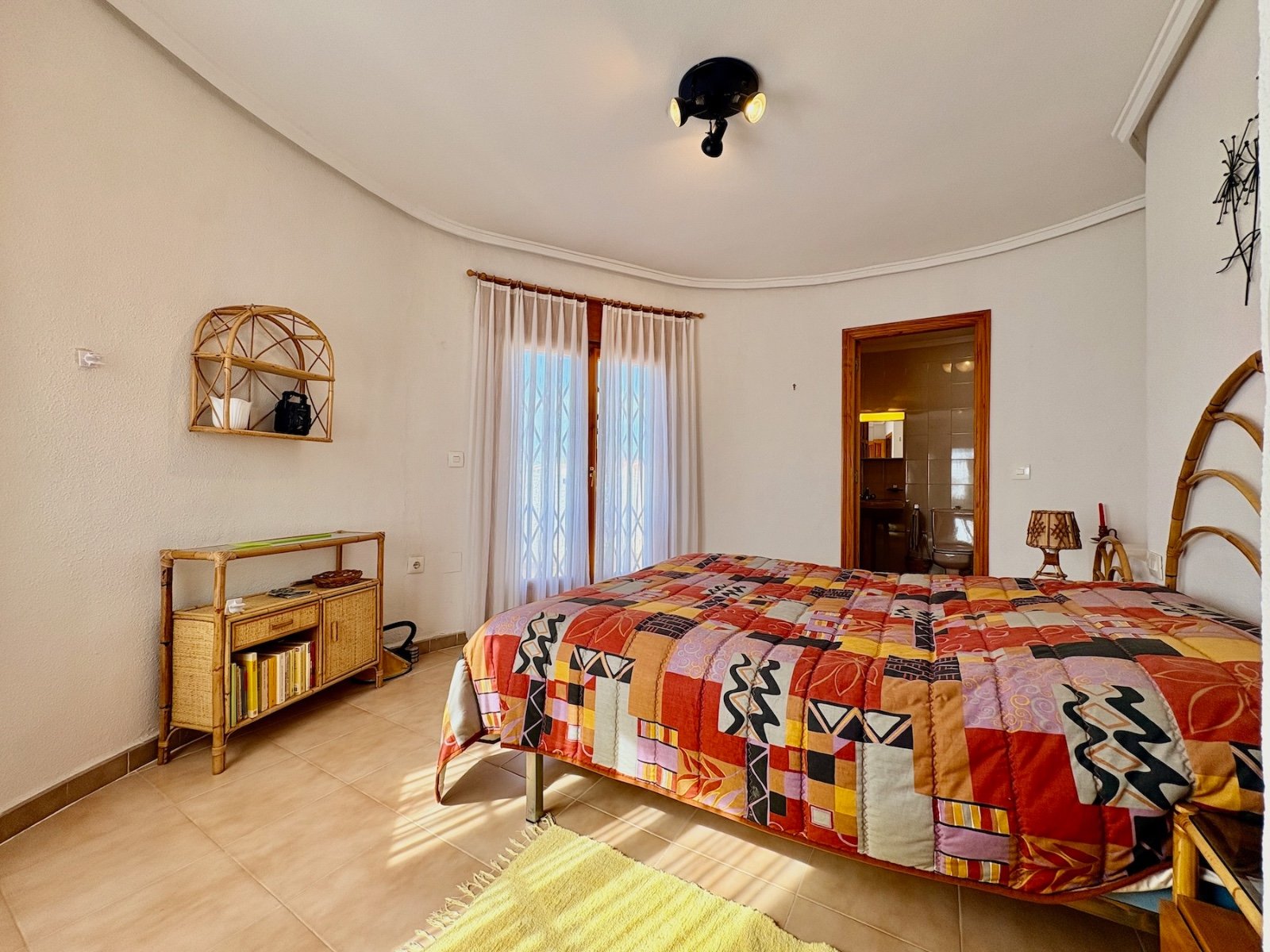 Villa independiente de 3 dormitorios y 2 baños con solárium y garaje