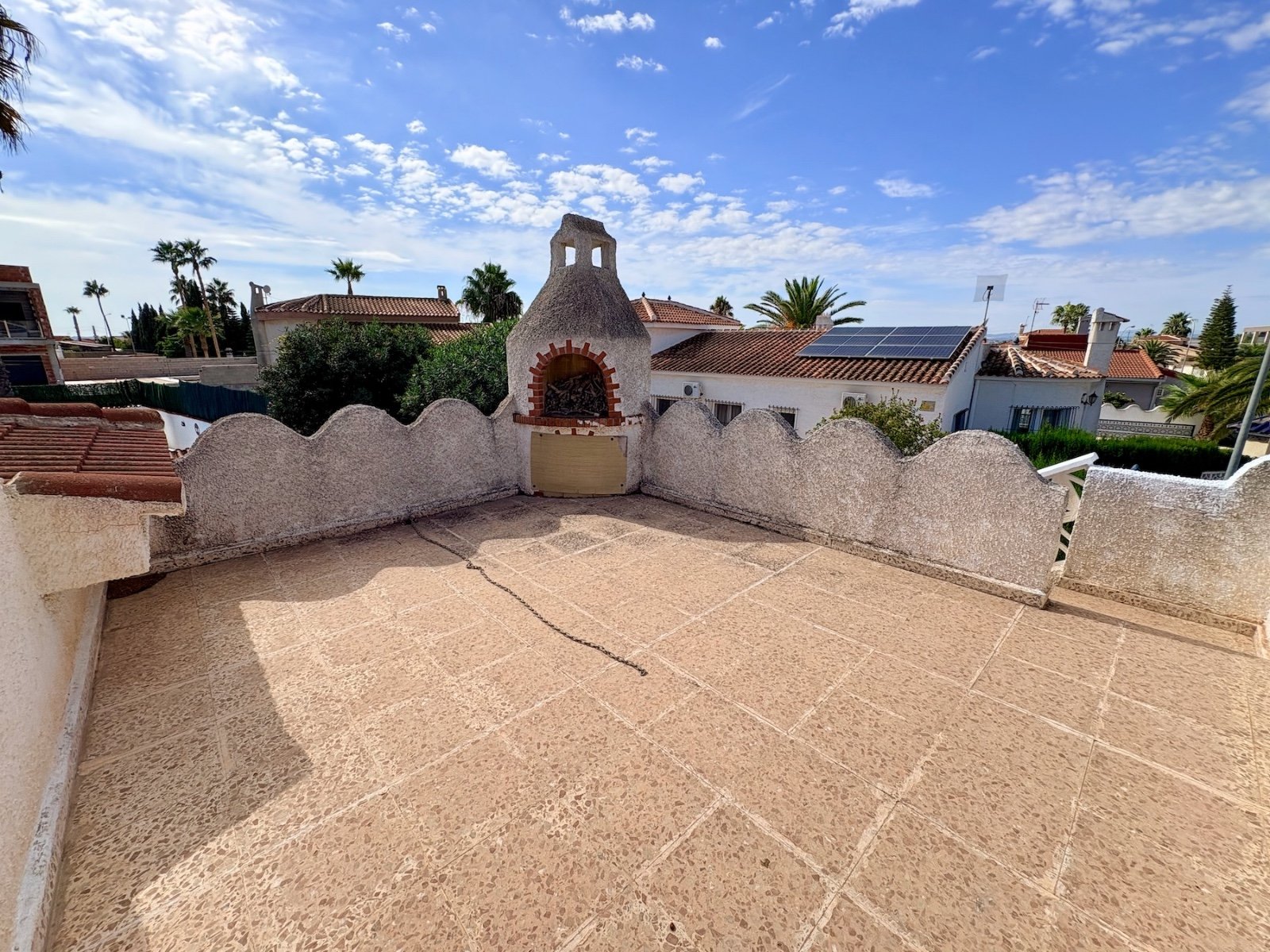 Villa independiente de 3 dormitorios y 2 baños con solárium y garaje