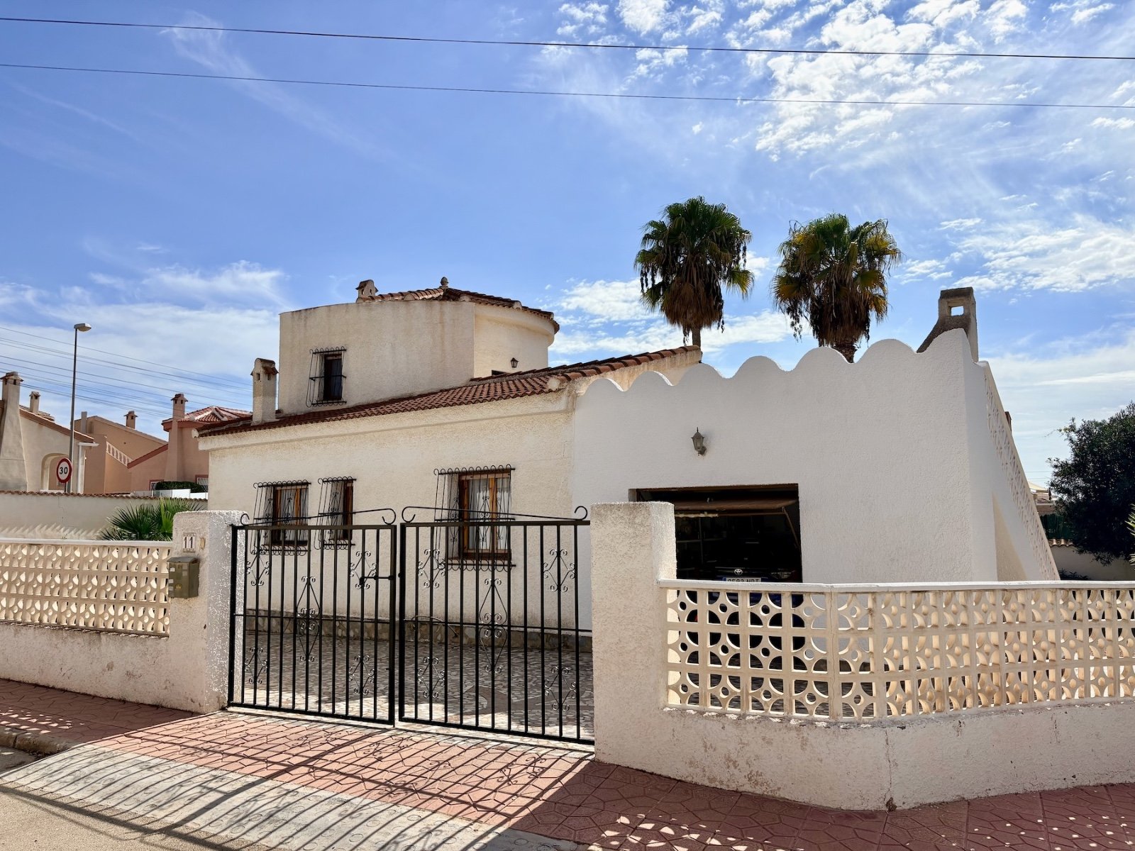 Villa independiente de 3 dormitorios y 2 baños con solárium y garaje