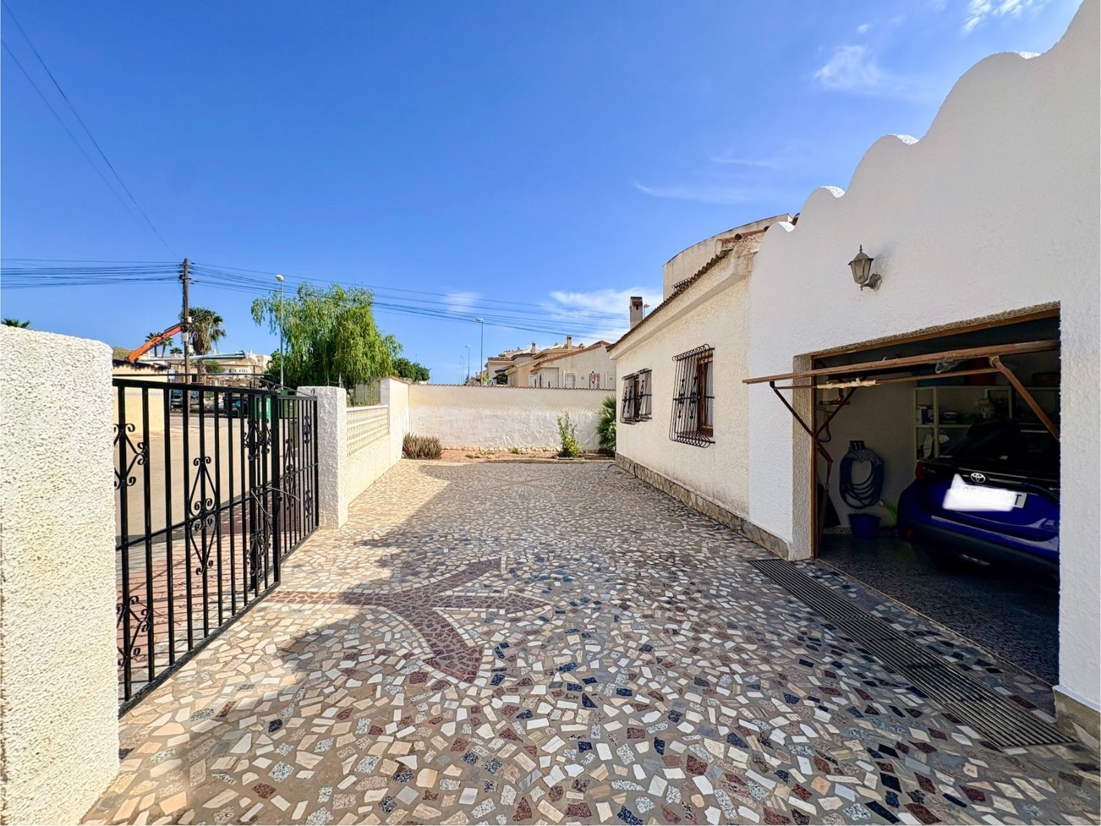 Villa independiente de 3 dormitorios y 2 baños con solárium y garaje