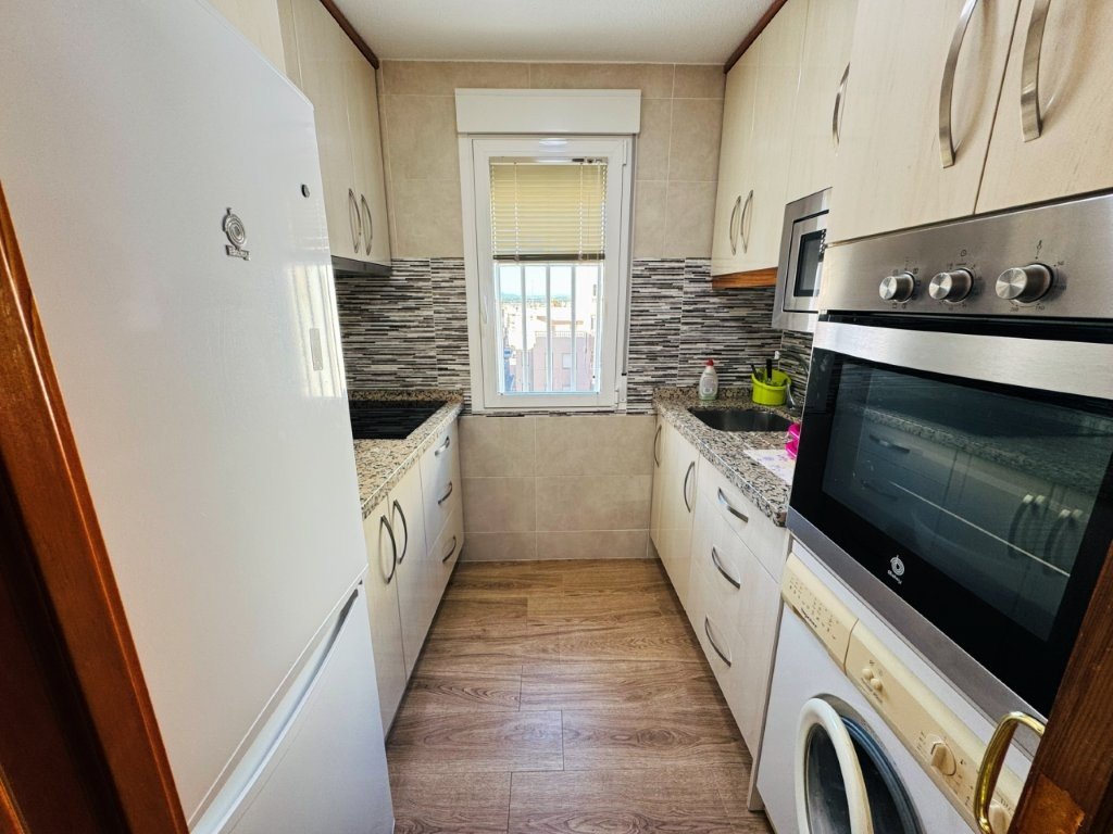 Piso renovado de 2 hab. con ascensor en zona centro de La Mata y a 300 metros de la playa