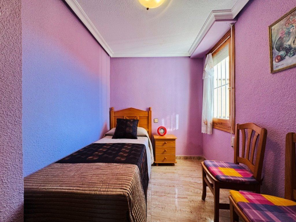 Piso renovado de 2 hab. con ascensor en zona centro de La Mata y a 300 metros de la playa