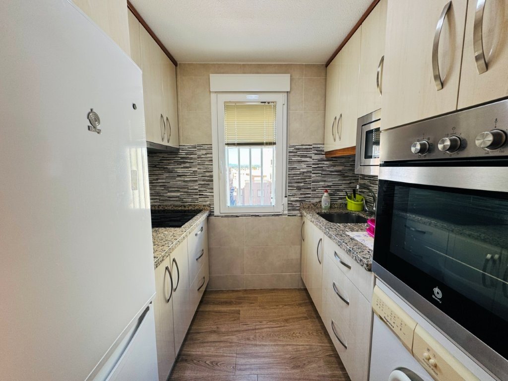 Piso renovado de 2 hab. con ascensor en zona centro de La Mata y a 300 metros de la playa