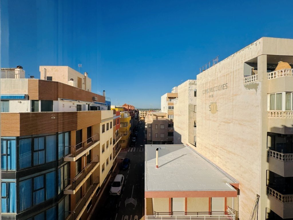 Piso renovado de 2 hab. con ascensor en zona centro de La Mata y a 300 metros de la playa