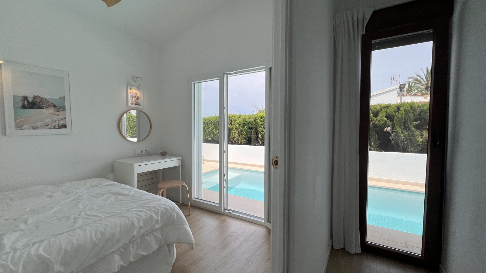 Villa modernizada con piscina y terraza en la azotea en la popular urbanización La Sella – cerca del golf y del mar