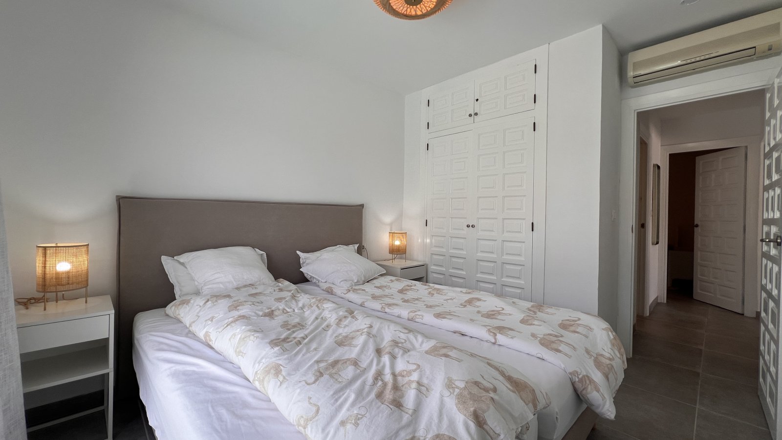 Villa modernizada con piscina y terraza en la azotea en la popular urbanización La Sella – cerca del golf y del mar