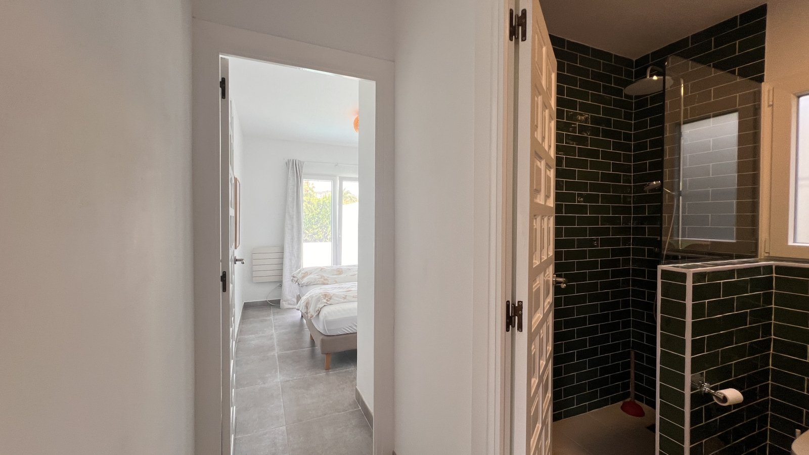 Villa modernizada con piscina y terraza en la azotea en la popular urbanización La Sella – cerca del golf y del mar