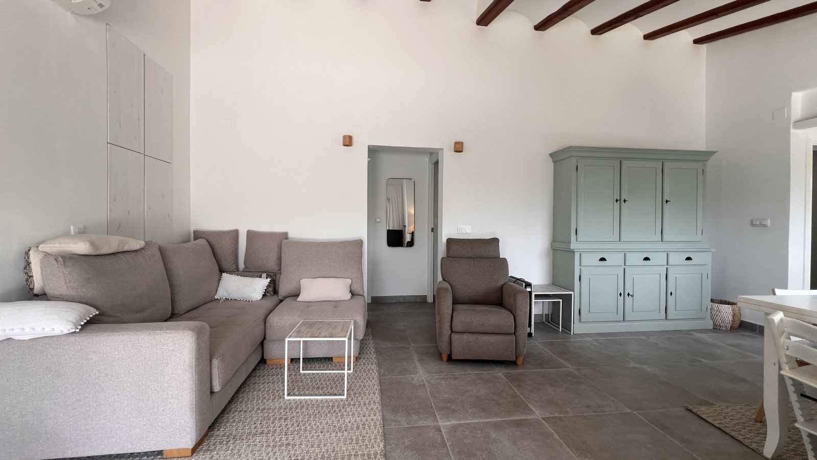 Villa modernizada con piscina y terraza en la azotea en la popular urbanización La Sella – cerca del golf y del mar