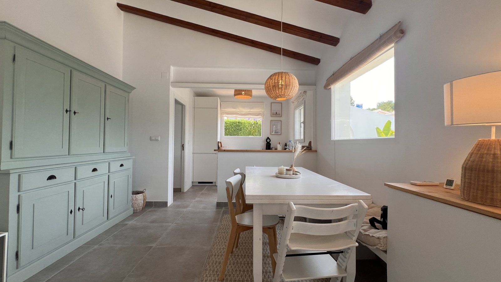 Villa modernizada con piscina y terraza en la azotea en la popular urbanización La Sella – cerca del golf y del mar