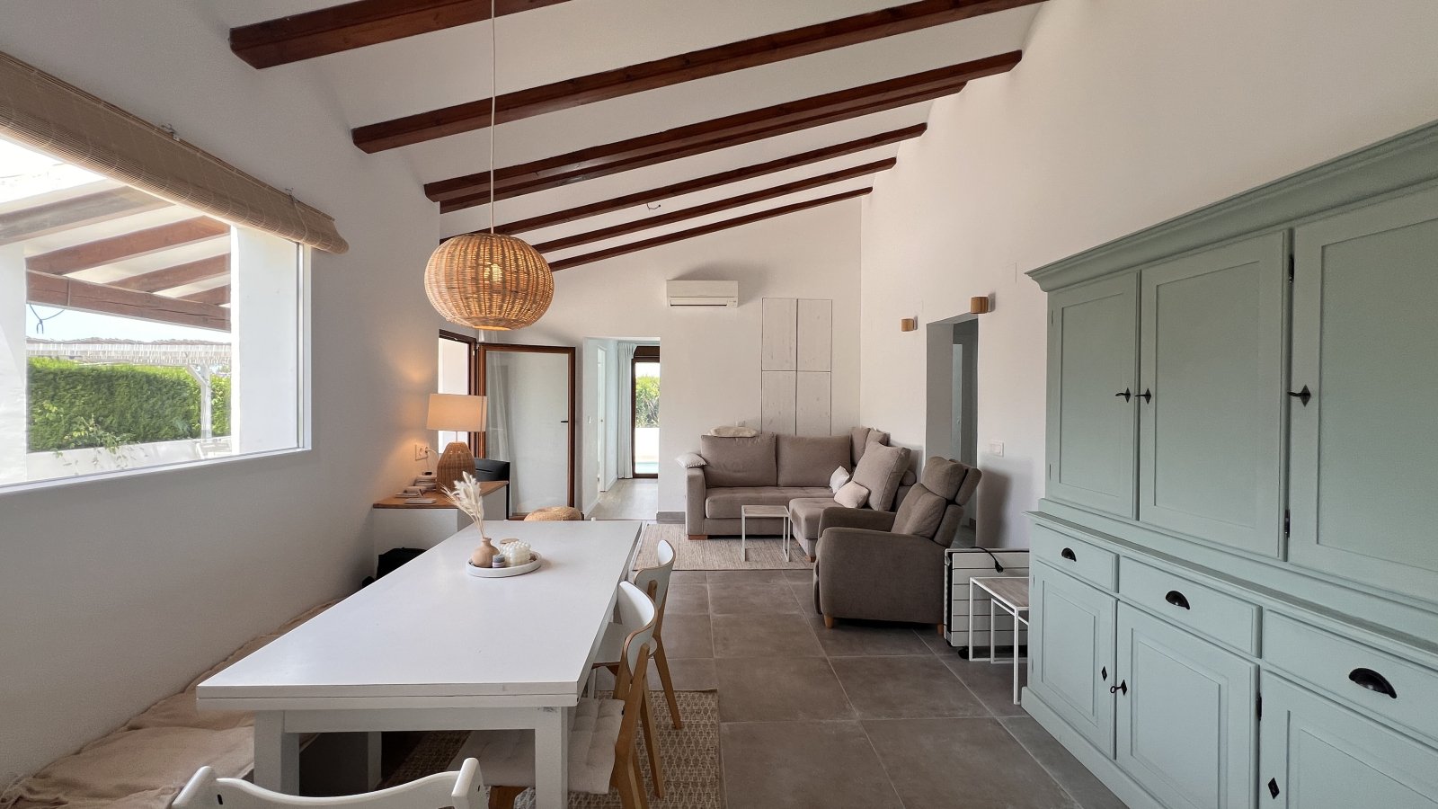 Villa modernizada con piscina y terraza en la azotea en la popular urbanización La Sella – cerca del golf y del mar