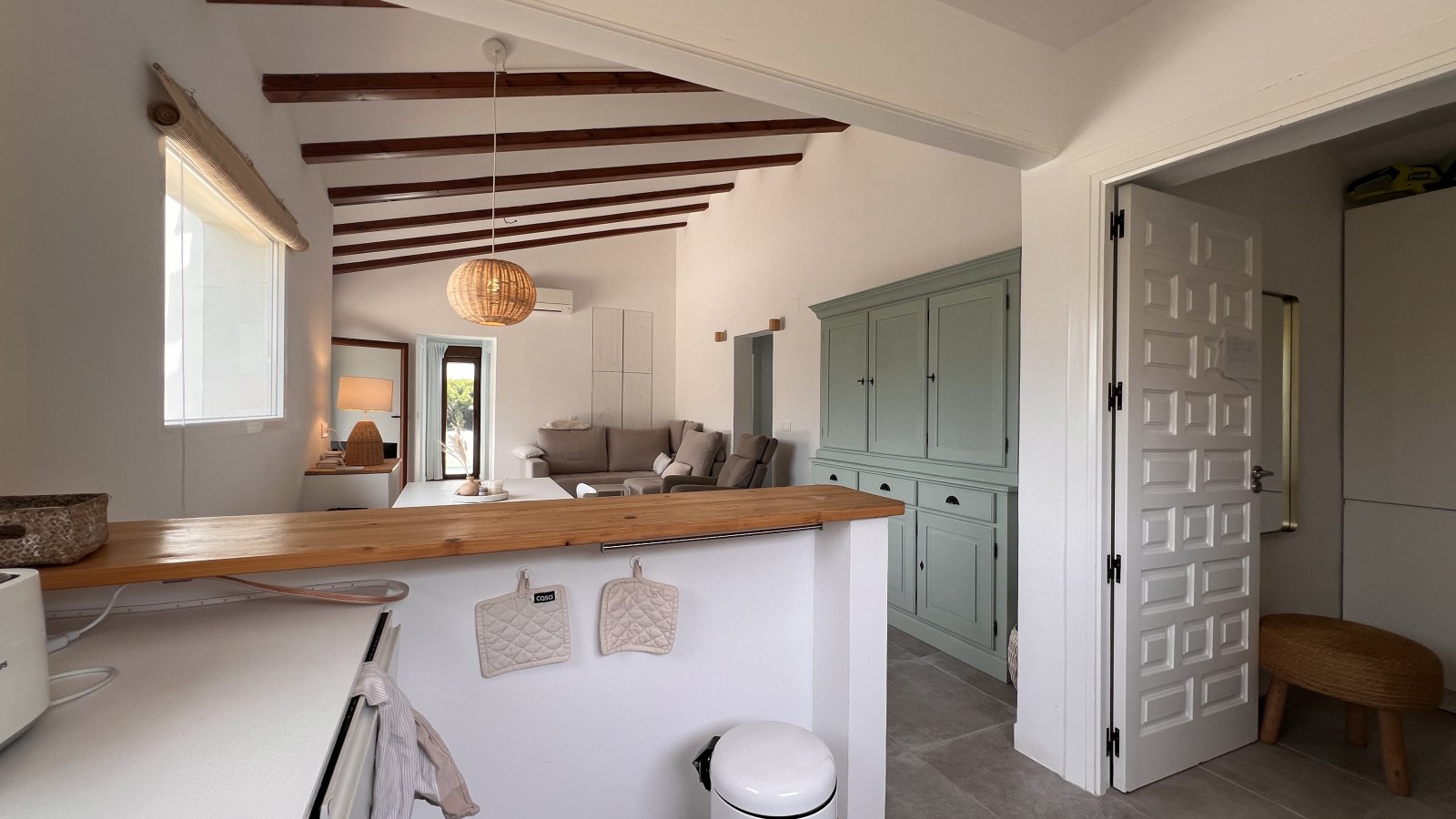 Villa modernizada con piscina y terraza en la azotea en la popular urbanización La Sella – cerca del golf y del mar