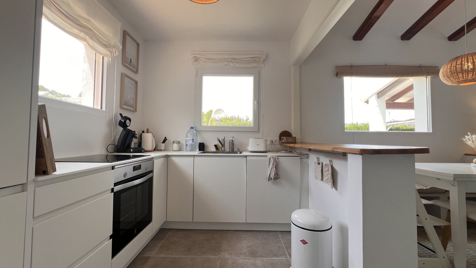 Villa modernizada con piscina y terraza en la azotea en la popular urbanización La Sella – cerca del golf y del mar