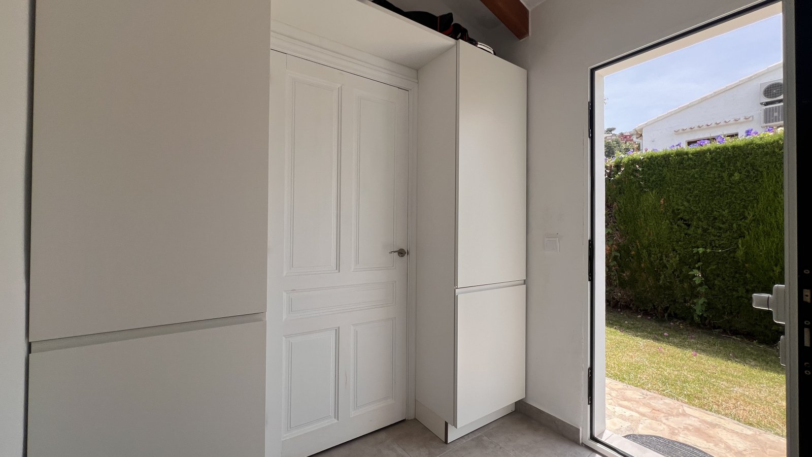 Villa modernizada con piscina y terraza en la azotea en la popular urbanización La Sella – cerca del golf y del mar