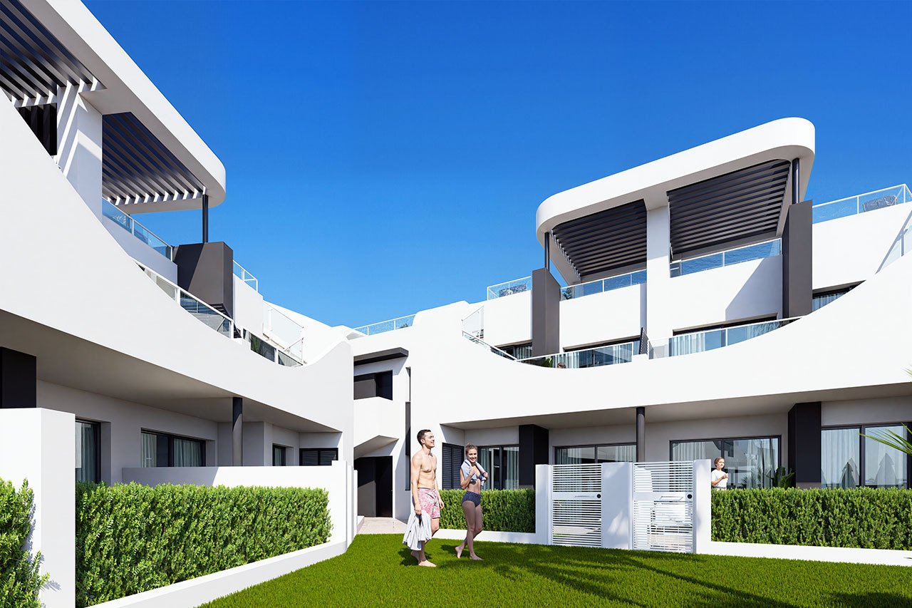 Bungalows bajos de 3 dormitorios y 2 baños con parking privado y piscina comunitaria