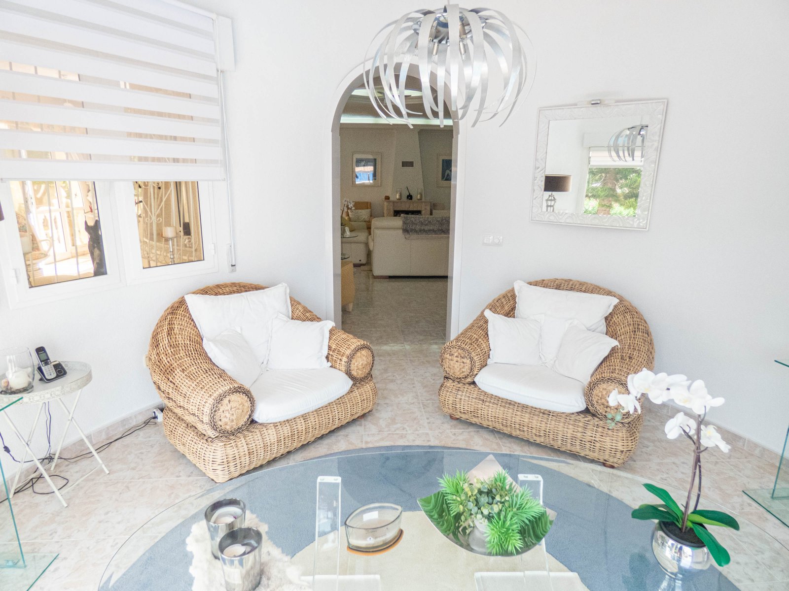 Atractiva villa independiente con casa de verano