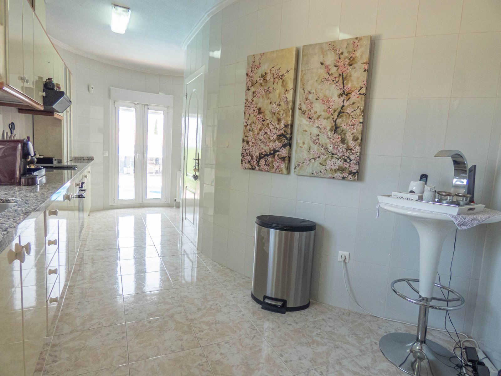 Atractiva villa independiente con casa de verano