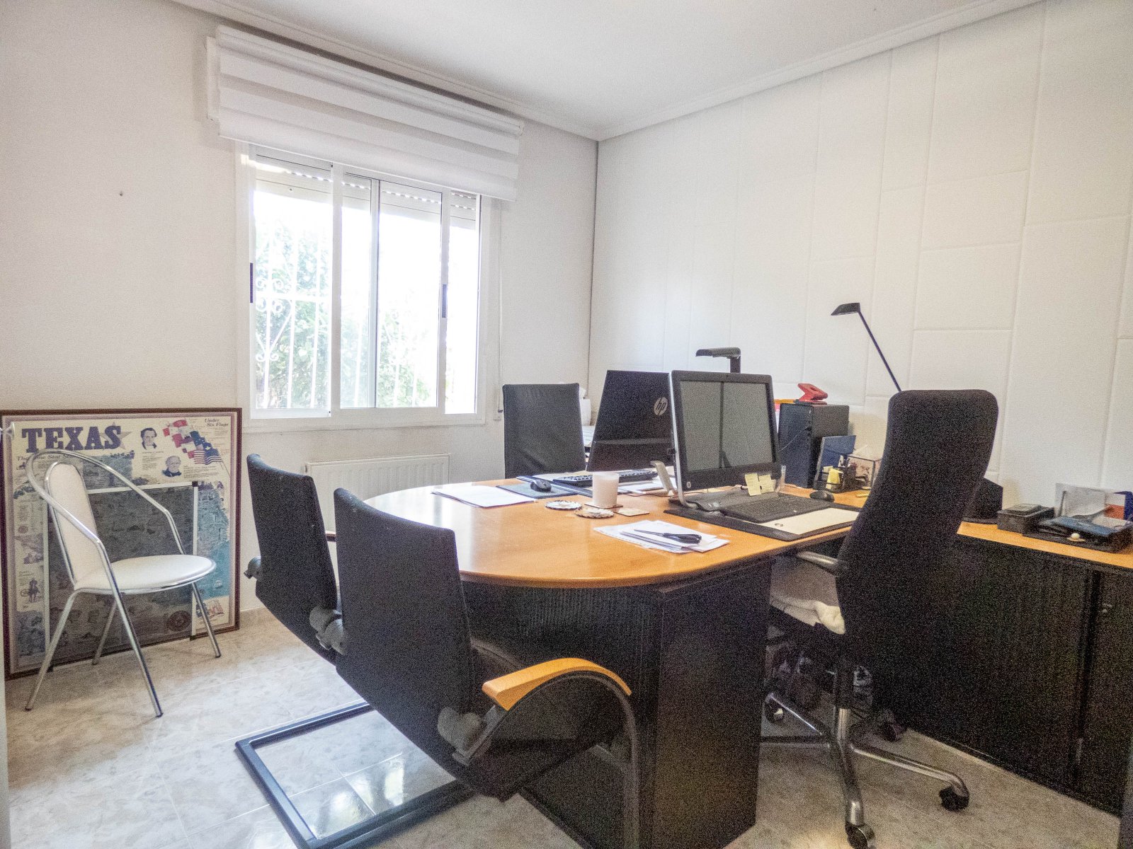 Atractiva villa independiente con casa de verano