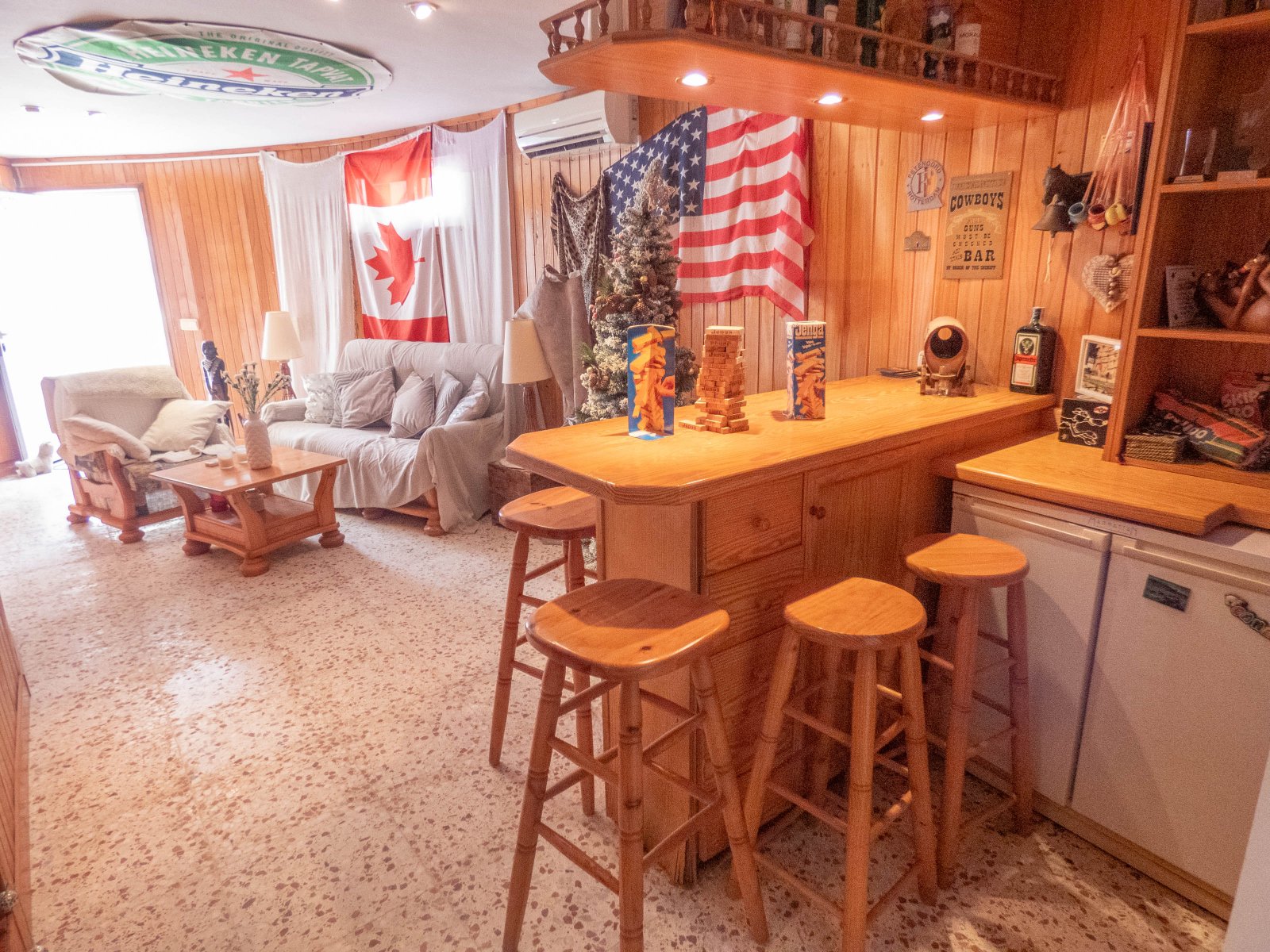 Atractiva villa independiente con casa de verano