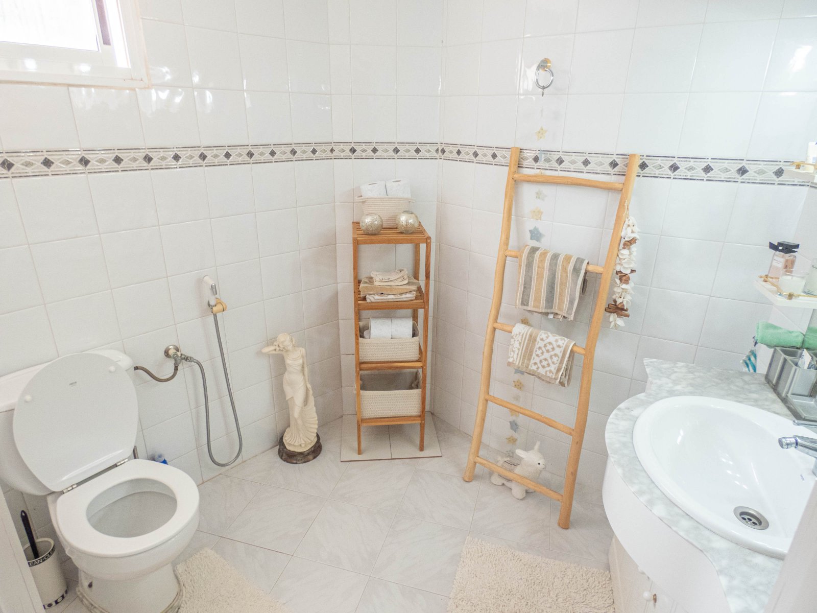 Atractiva villa independiente con casa de verano