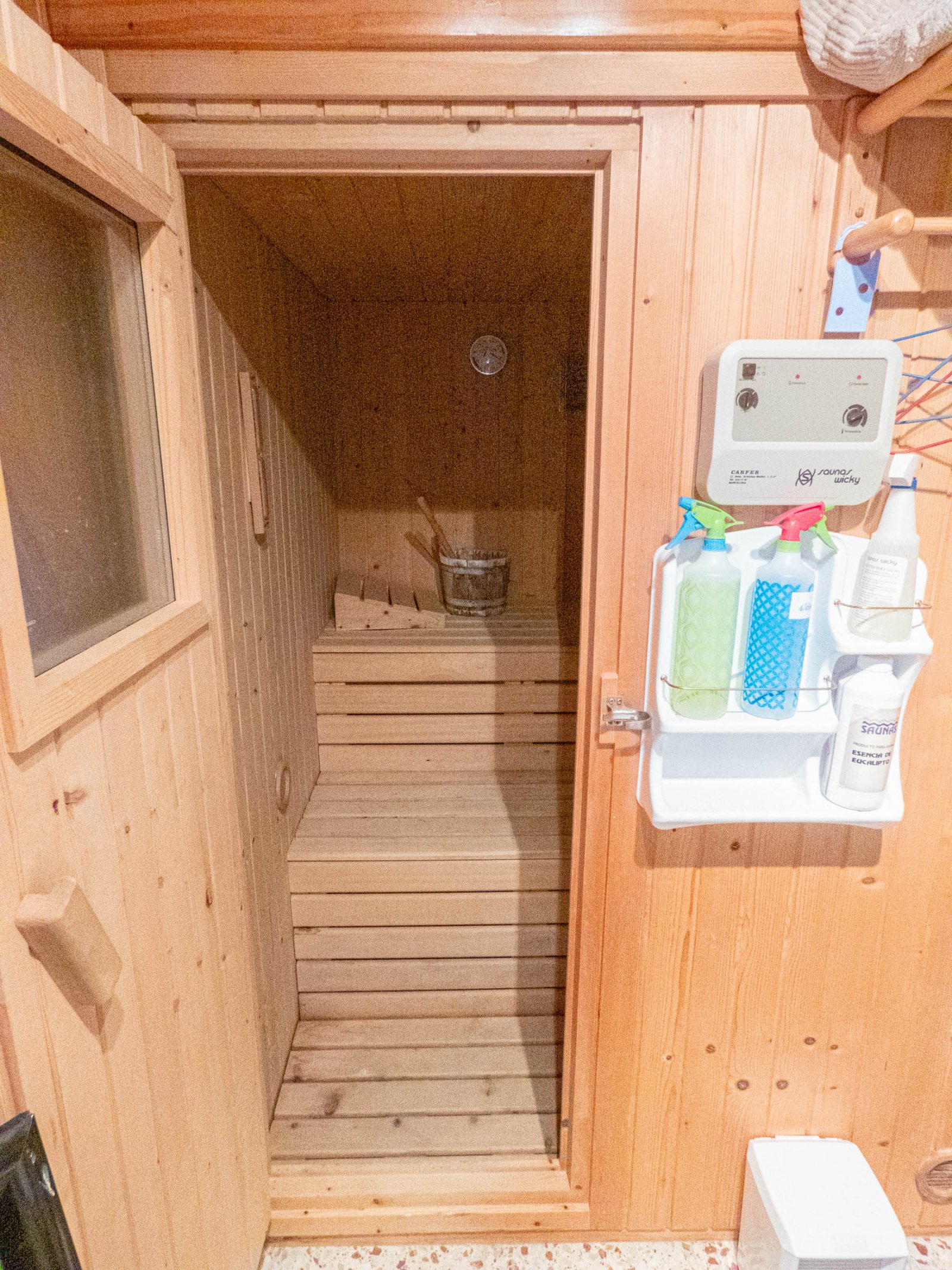 Atractiva villa independiente con casa de verano