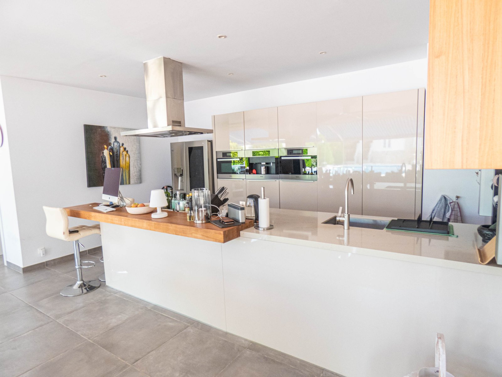 Atractiva villa independiente con casa de verano