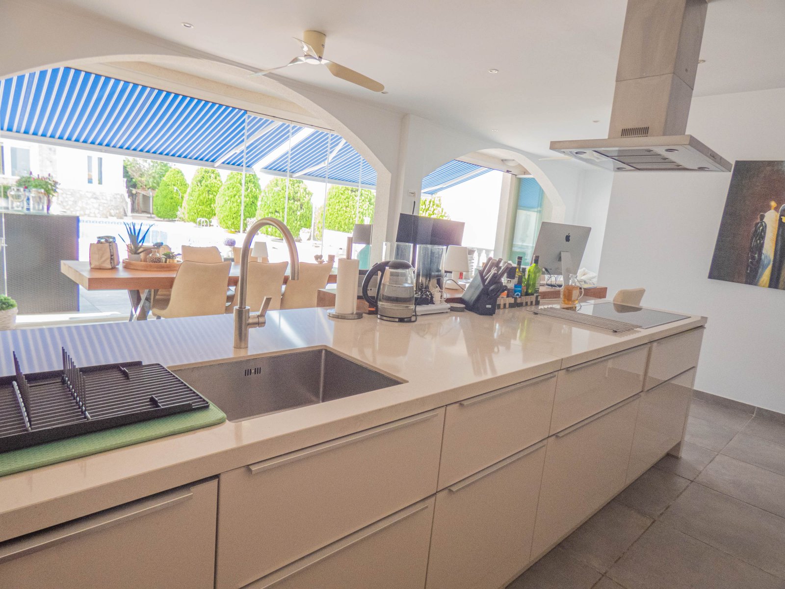 Atractiva villa independiente con casa de verano