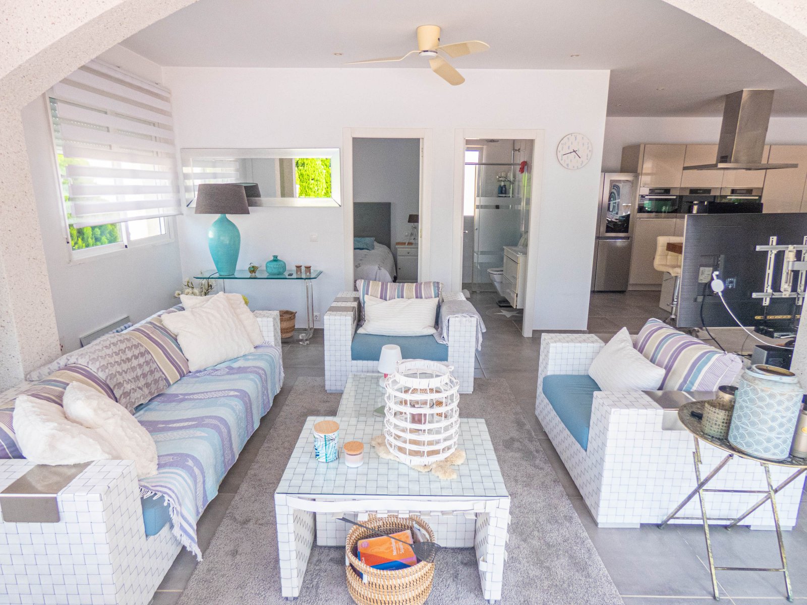 Atractiva villa independiente con casa de verano