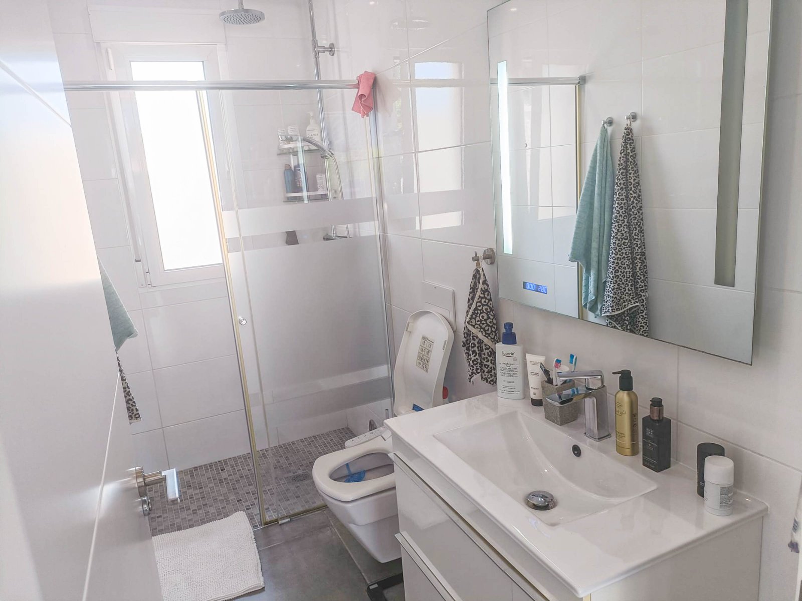 Atractiva villa independiente con casa de verano