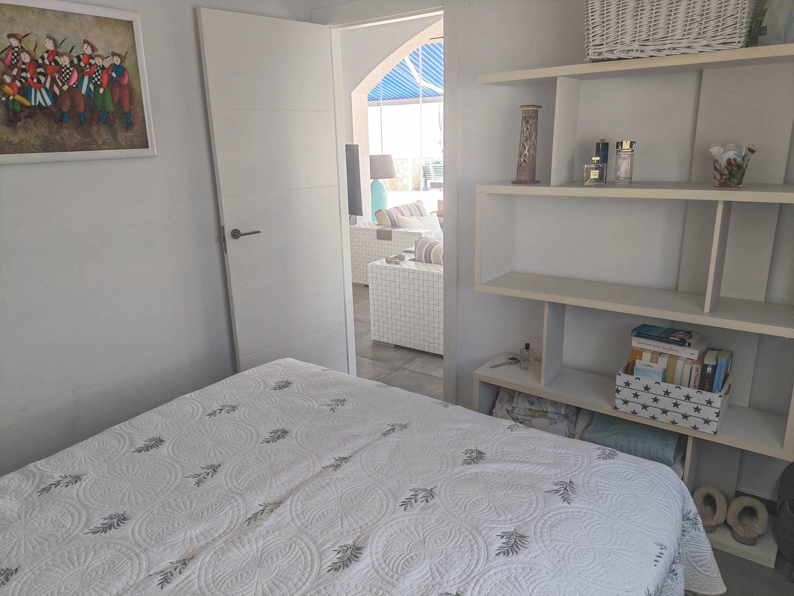 Atractiva villa independiente con casa de verano