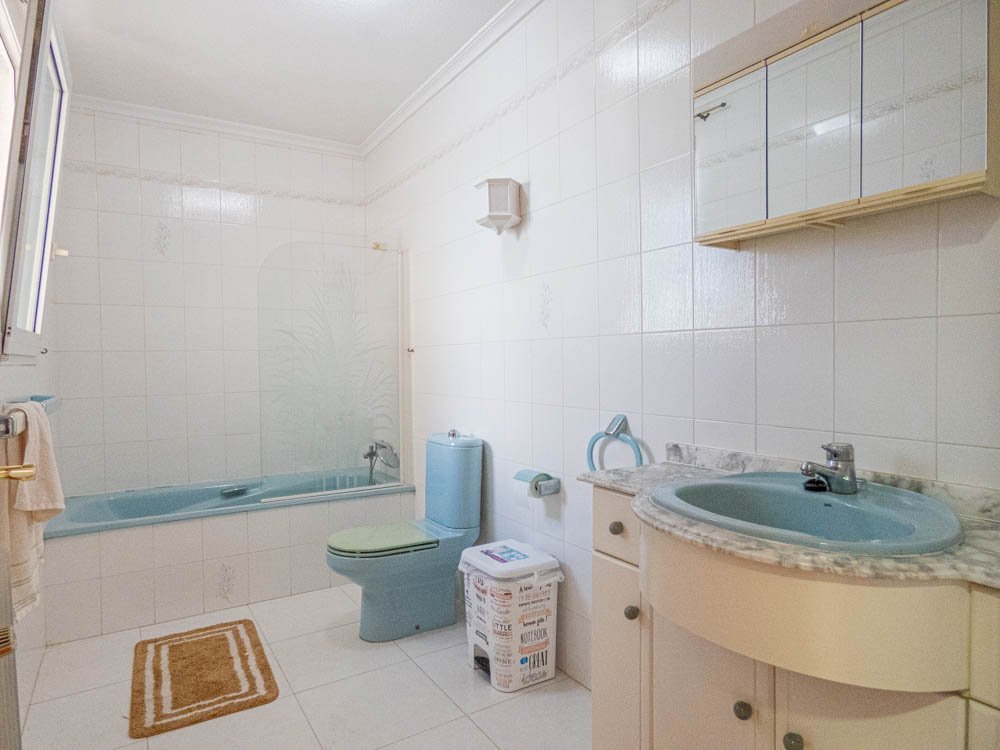 Preciosa villa rural renovada con 7 dormitorios, 7 baños, aire acondicionado, calefacción central, garaje doble y piscina privada climatizada