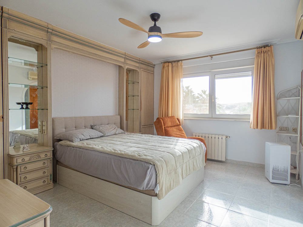 Preciosa villa rural renovada con 7 dormitorios, 7 baños, aire acondicionado, calefacción central, garaje doble y piscina privada climatizada