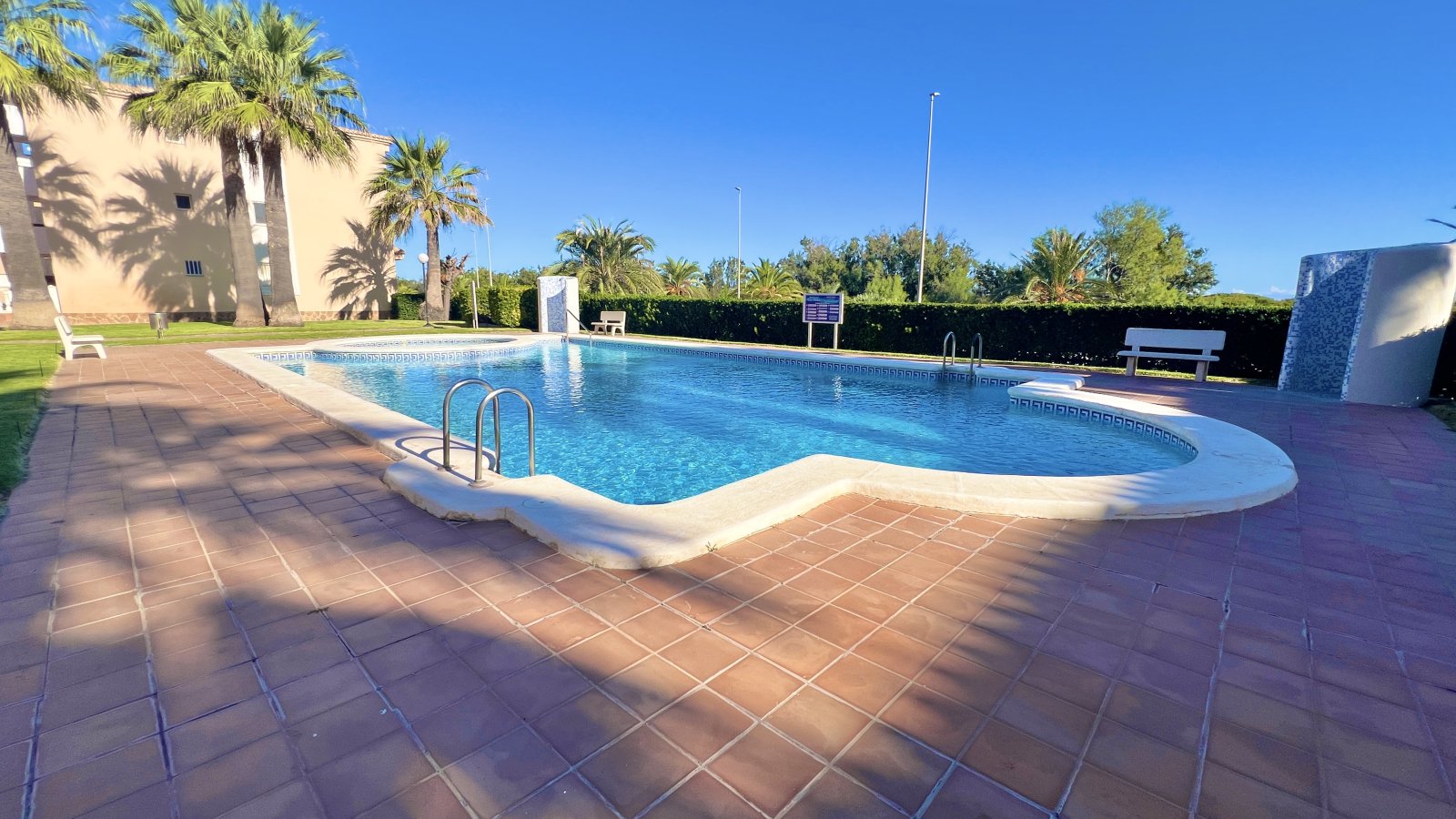 Superbe appartement de 3 chambres dans un beau complexe en bord de mer