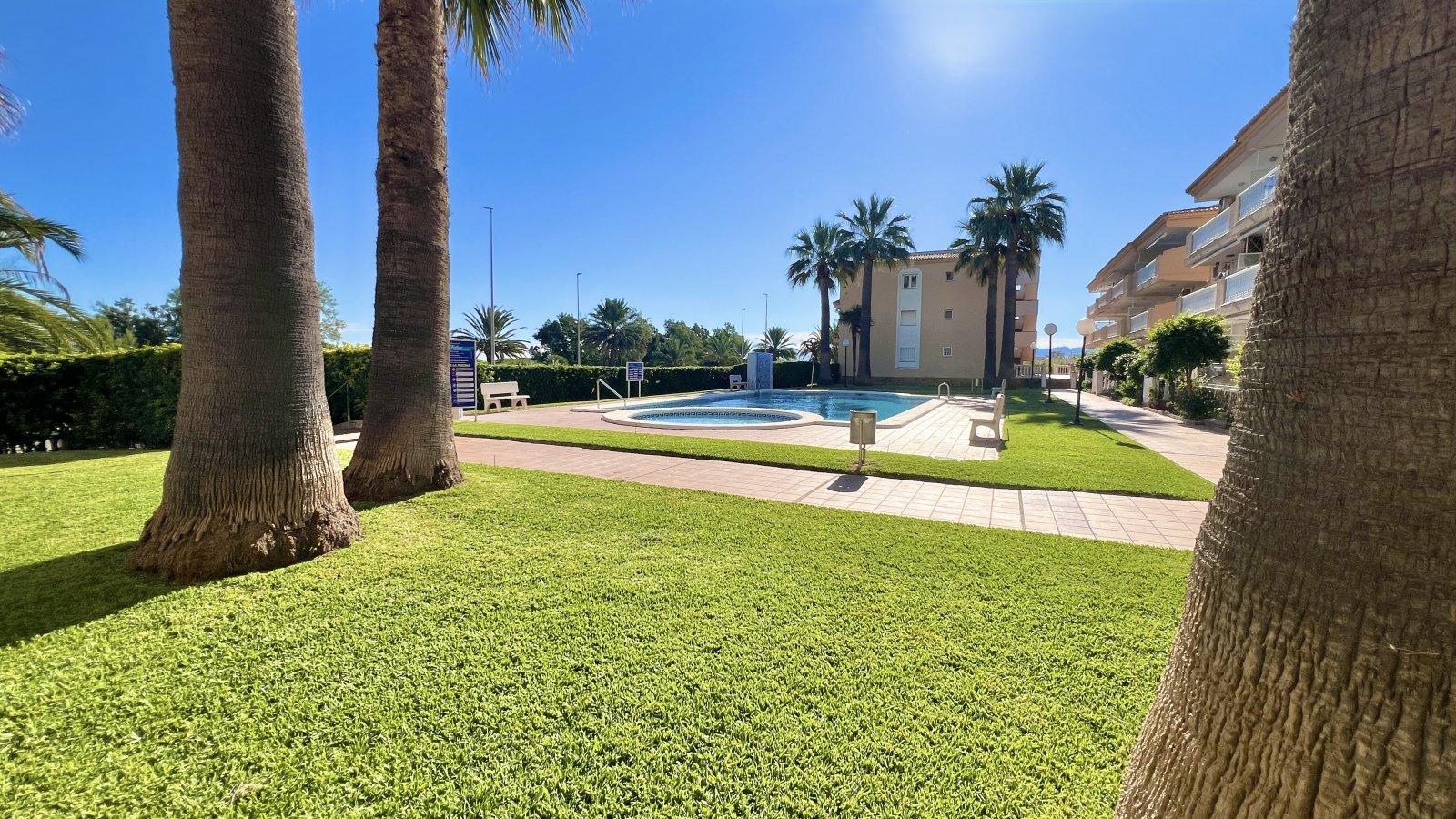 Superbe appartement de 3 chambres dans un beau complexe en bord de mer