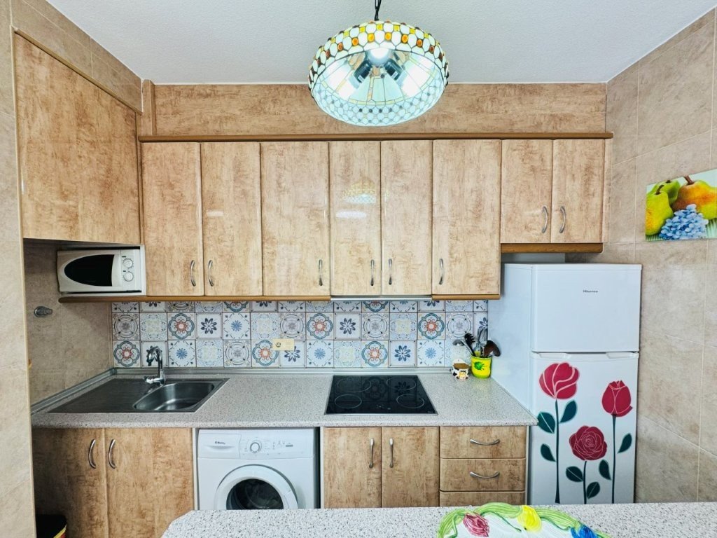 Penthouse-Wohnung mit 2 Schlafzimmern und 1 Bad nur 300 m vom Strand