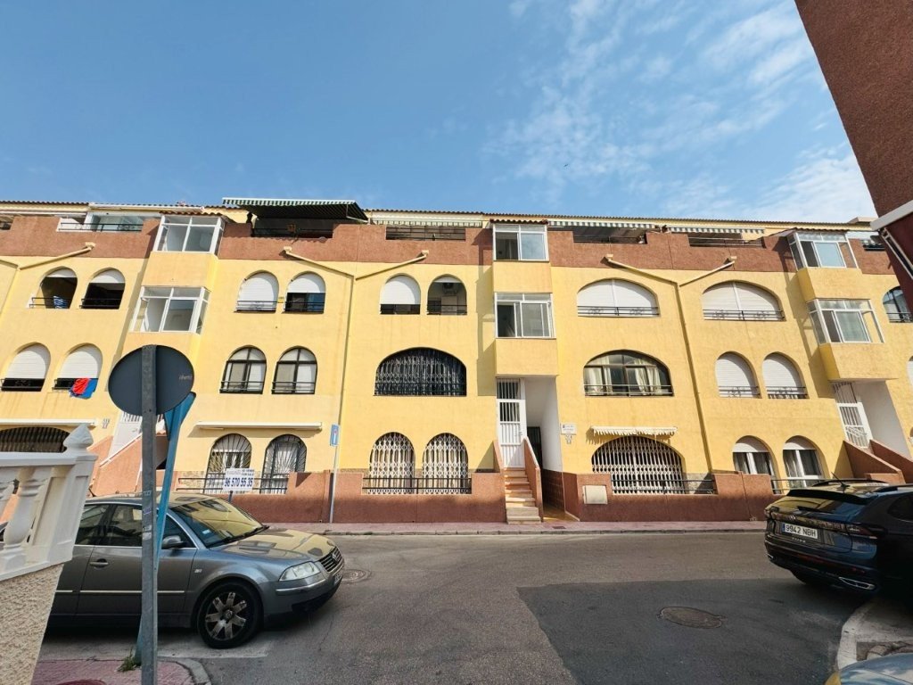 Penthouse-Wohnung mit 2 Schlafzimmern und 1 Bad nur 300 m vom Strand