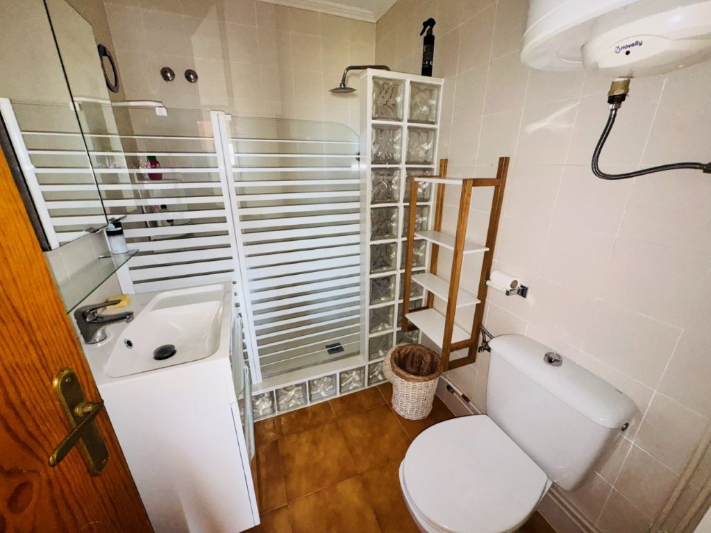 Wohnung mit 1 Schlafzimmer, 1 Bad, Gemeinschaftsdachterrasse und Gemeinschaftspool nur 200 m von Strand