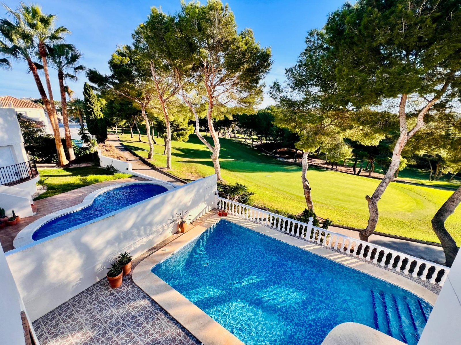 Villa avec piscine privée et vue spectaculaire sur le golf dans Las Ramblas de Campoamor