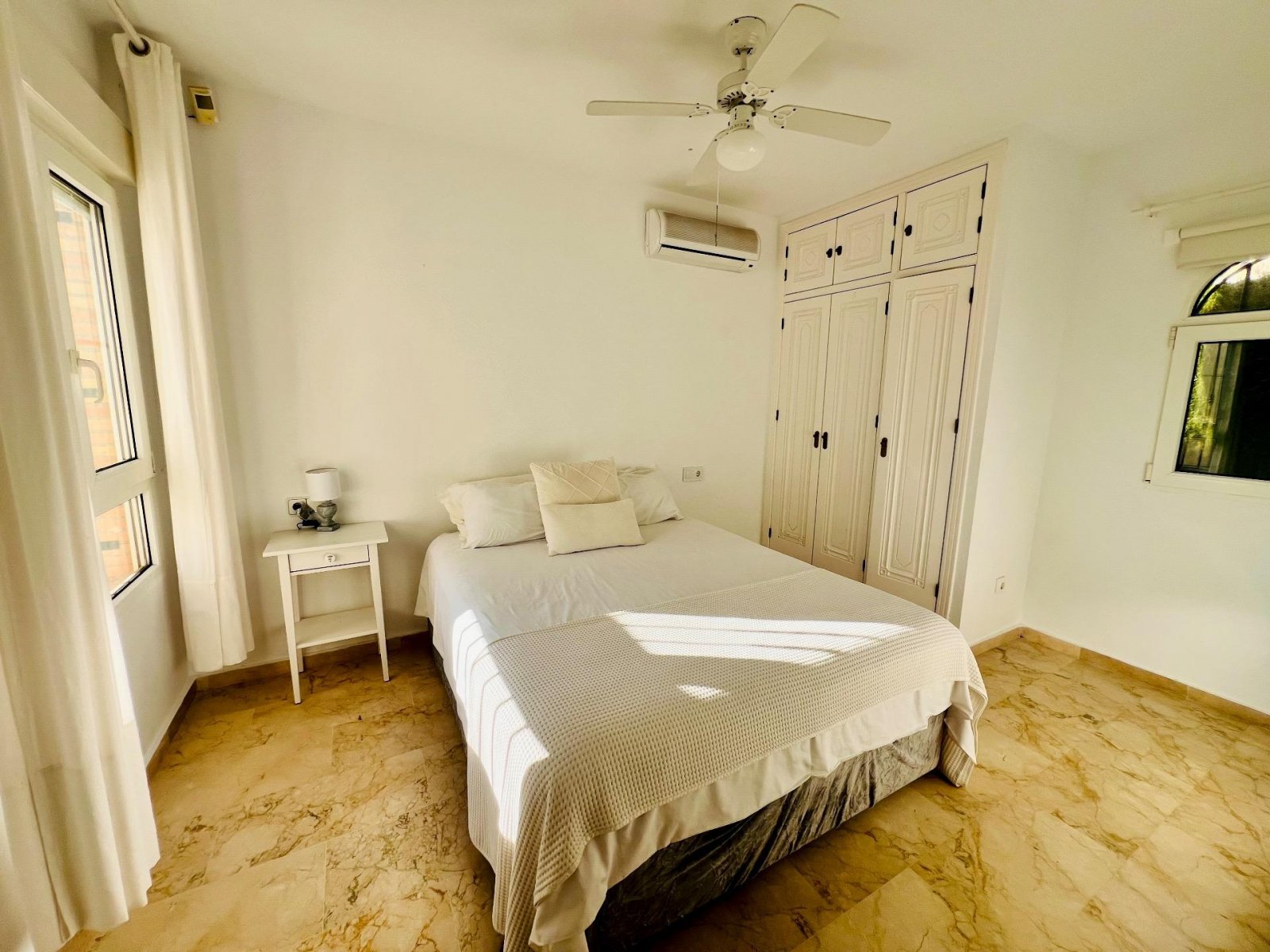 Villa avec piscine privée et vue spectaculaire sur le golf dans Las Ramblas de Campoamor