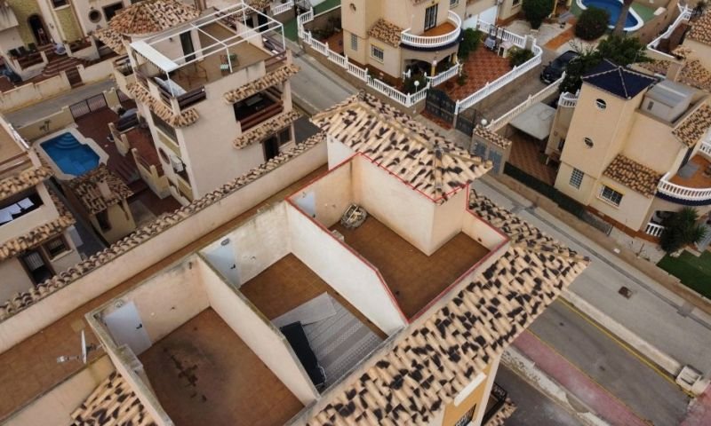 Penthouse-Wohnung mit 2 Schlafzimmern, 2 Bädern und Gemeinschaftspool