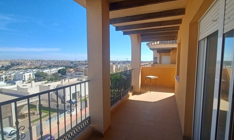 Penthouse-Wohnung mit 2 Schlafzimmern, 2 Bädern und Gemeinschaftspool