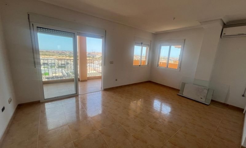 Penthouse-Wohnung mit 2 Schlafzimmern, 2 Bädern und Gemeinschaftspool